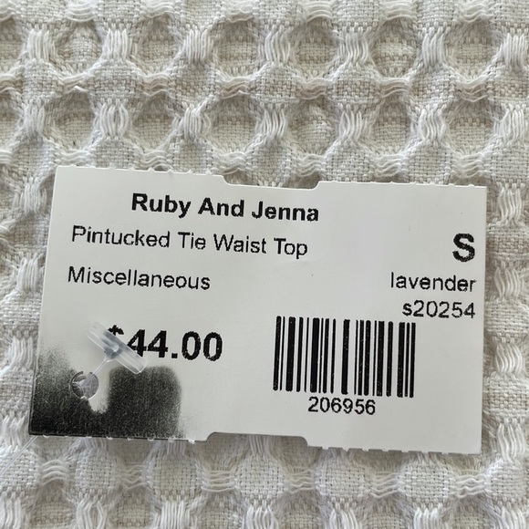 NWT RUBY AND JENNA PINTUCKED TIE WAIST TOP - Picture 7 of 7
